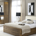 Nowoczesne, drewniane łóżko w sypialni