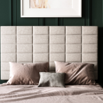Jasne łóżko tapicerowane w zielonej sypialni